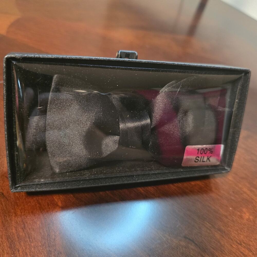 Jos. A. Bank Black 100% Silk Bow Tie in Original Packaging NWT